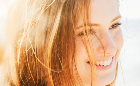 6 dritte per preparare i capelli allo stress del sole estivo