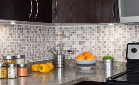  Come pulire bene le fughe e le piastrelle della cucina: guida completa