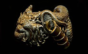 Gianfranco Ferré, bracciale leone collezione AI 91-92