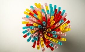 cannucce lavoretti, decorazioni con cannucce