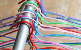 riciclare grucce metallo