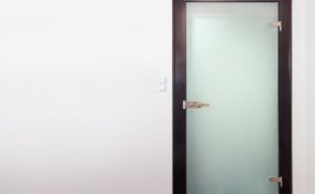 porta, vetro satinato, come pulire