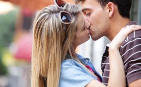 giornata mondiale del bacio, giornata mondiale del bacio 2018, bacio poesie, bacio frasi