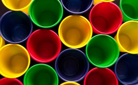 albero di natale fai da te, albero di natale bicchieri di plastica, albero di natale