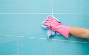 pulire piastrelle bagno, pulizia piastrelle