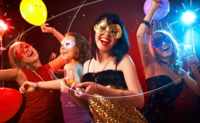 festa carnevale adulti, come organizzare festa di carnevale, festa in maschera idee