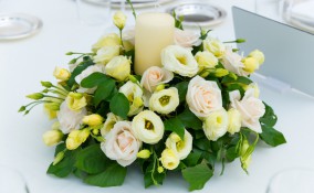 matrimonio, centrotavola, fiori e candele