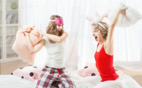 cosa fare pigiama party amiche, pigiama party idee, pigiama party amiche