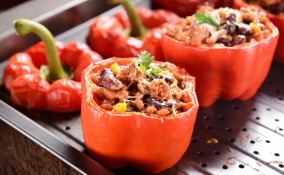 peperoni al forno, tonno, olive