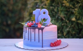 torte compleanno 18 anni, torte 18 anni ragazza, torte 18 anni decorazioni, torte 18 anni ragazza