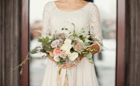 bouquet sposa messy, bouquet sposa tendenze, bouquet sposa asimmetrico, bouquet sposa rustico, bouquet sposa boho 