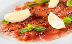 carpaccio, tonno affumicato, marinata agrumi