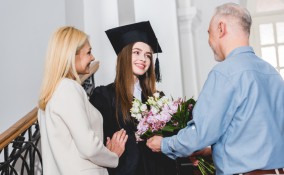 cosa regalare laurea, idee regalo laurea, regalo laurea