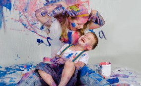 togliere tempera vestiti