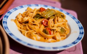 pasta, friggitelli, tonno