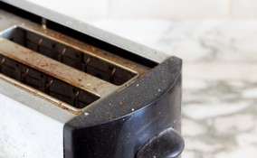 come pulire tostapane, pulizia interna tostapane