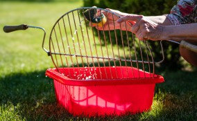 griglie barbecue incrostate, come pulire griglie barbecue, come pulire barbecue