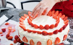 decorare torta compleanno