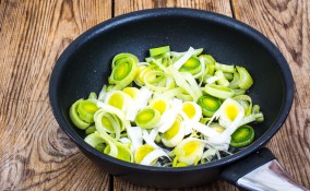 porri in padella, speck, come cucinarli