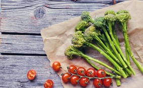 broccoli in padella, pomodorini, pomodori secchi