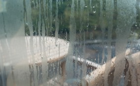 Ridurre l’umidità è funzionale per la prevenzione dei danni alle stanze e la salute