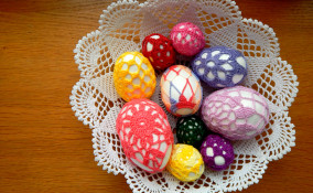 decorazioni pasquali uncinetto, uova rivestite uncinetti, uova uncinetto schemi