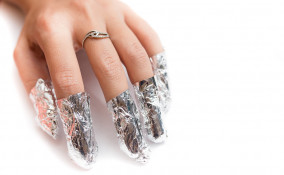 come togliere smalto semipermanente casa, togliere smalto permanente