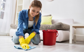 come togliere olio pavimento, come pulire olio pavimento, come pulire macchie olio