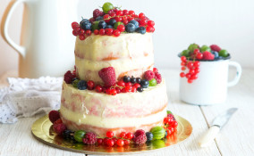 torte decorate con frutti di bosco, decorazioni torte frutti di bosco