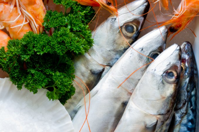 pesce salte donna alimentazione sana 