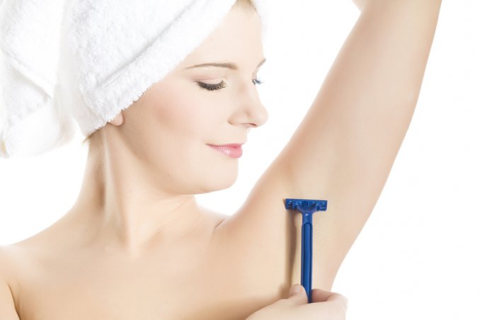 Il rasoio è lo strumento di depilazione più veloce da utilizzare in qualsiasi momento della giornata