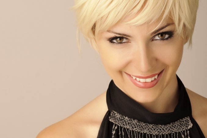 La forma del viso suggerisce il taglio di capelli più adatto a te.