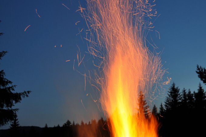 accendere, dar fuoco, acceso, infuocare, infiammare, incendiare, ardere, bruciare sogno