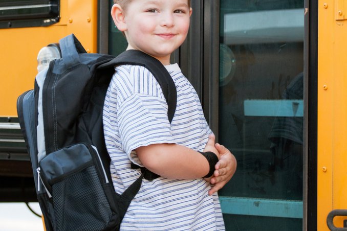 Quaderni, pastelli, libri zaino modello ideale figli scuola donne donna 