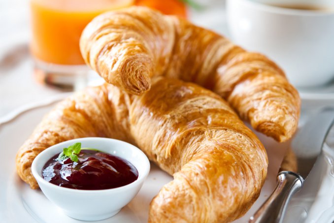 prima colazione pasto inizio giornata latte cereali biscotti caffè
