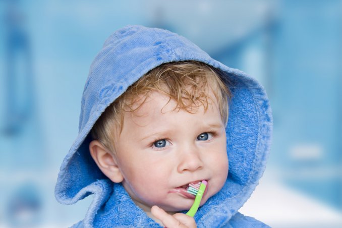 bambino e spazzolino