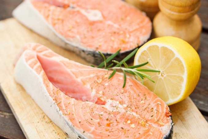 IL cibo sano e il pesce aiutano ad affrontare la stanchezza, la svogliatezza e la sonnolenza della primavera.