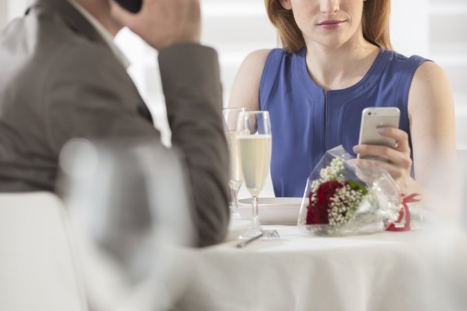 coppia annoiata abitudine quotidianità rapporto