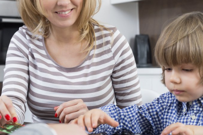 giocare a carte bambini divertimento