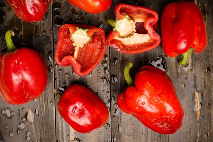 peperonata peperoni cipolla carote melanzane pomodori aglio basilico timo