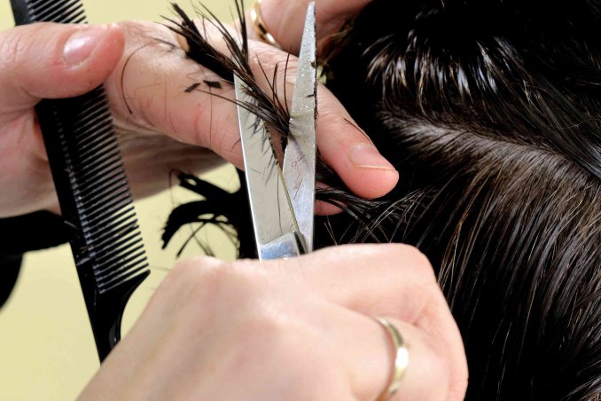 quando tagliare i capelli secondo il calendario lunare