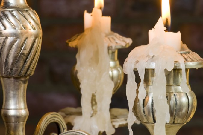 togliere le macchie di cera