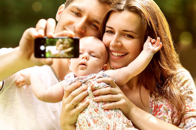 Foto dei figli sui social: sì o no?