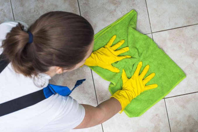 come pulire il gres porcellanato