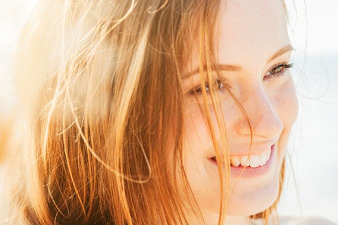 6 dritte per preparare i capelli allo stress del sole estivo