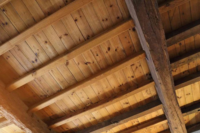 come pulire il soffitto