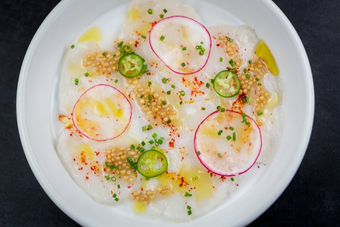 Carpaccio di capasanta all’olio di vaniglia e spezie