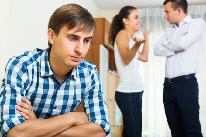 fidanzato geloso amici