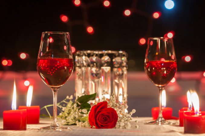 cena romantica, lume candela, tavola
