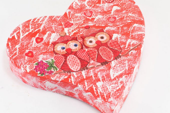 regali fai da te san valentino, decoupage san valentino, decoupage scatola cioccolatini